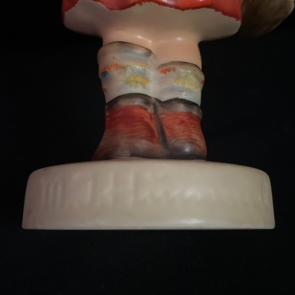 Hummel Little Shopper Figurine - Picture 5 of 6